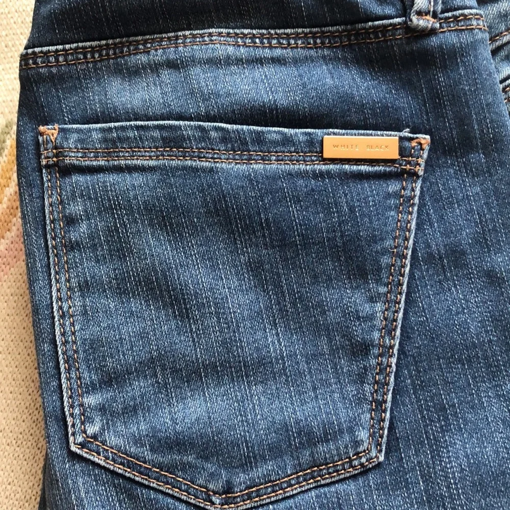 Classic-Rise Lace-Hem Skinny Ankle Jeans - Picture 10 of 10